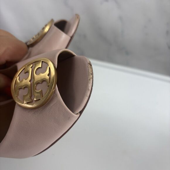 Tory Burch Wedge Heel Shoes 8.5 Benton Pink Leather Gold Medal Logo Peep Toe - Picture 7 of 16